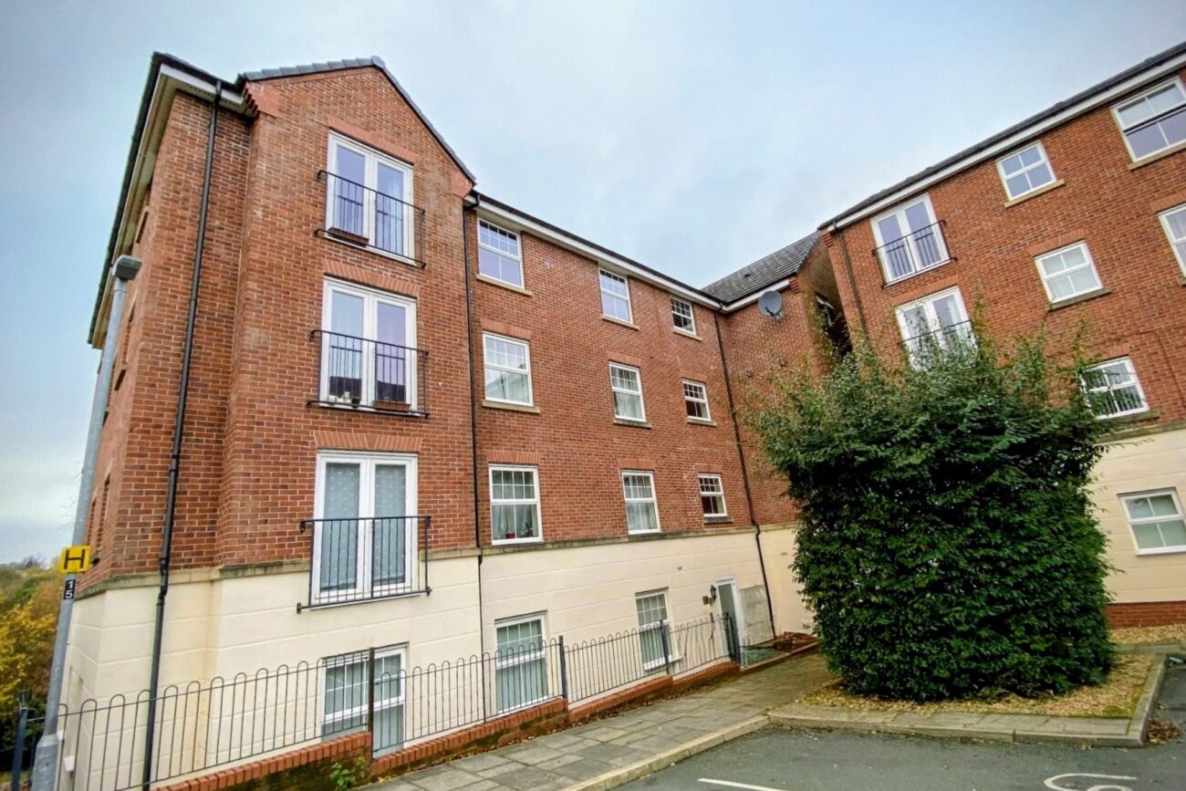 127 Stonemere Drive, Radcliffe, M26 1QY